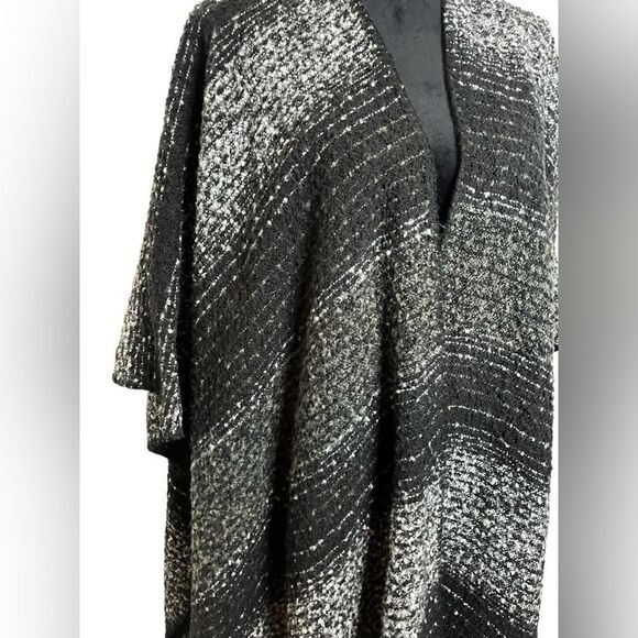 WOOLRICH STRIPED BLANKET WRAP/SHAW GRAY & BLACK *Perfect for Winter* ONE SIZE - Picture 2 of 8